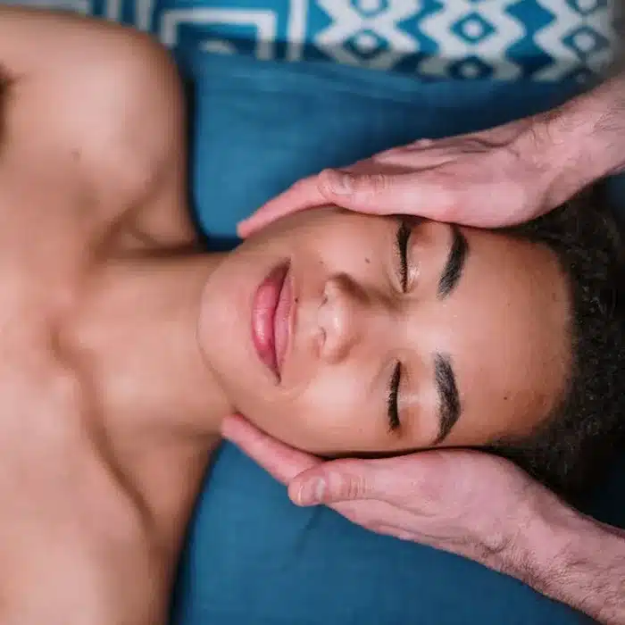 Massagebehandling huvud